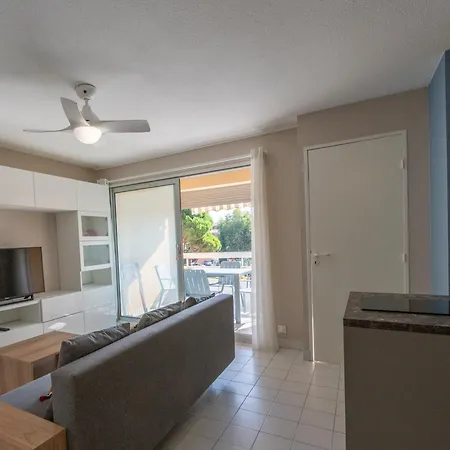 Superbe T2 Avec Piscine Et Climatisation Proche Plages - Fr-1-677-58 * Le Lavandou